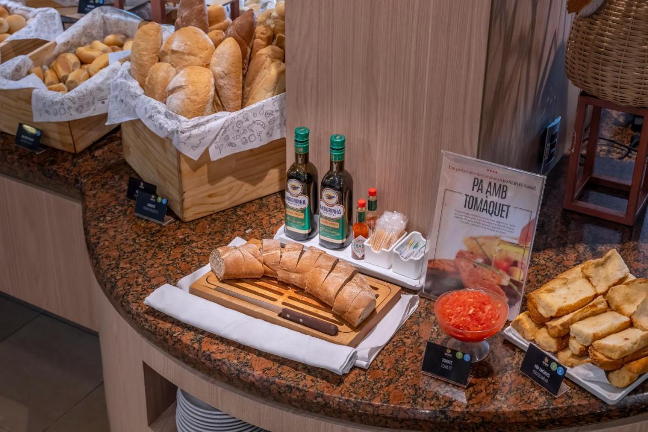 Serhs Natal Grand Hotel & Resort ภายนอก รูปภาพ A baguette with condiments