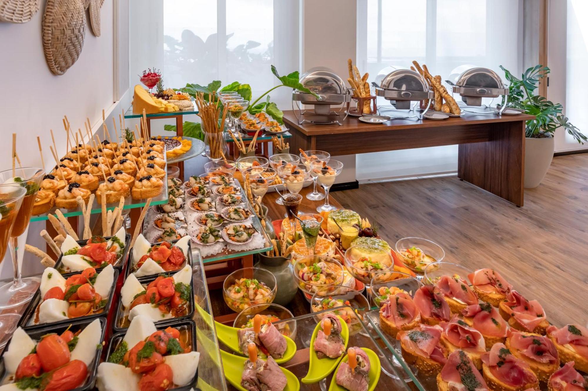 Serhs Natal Grand Hotel & Resort ภายนอก รูปภาพ A buffet of tapas