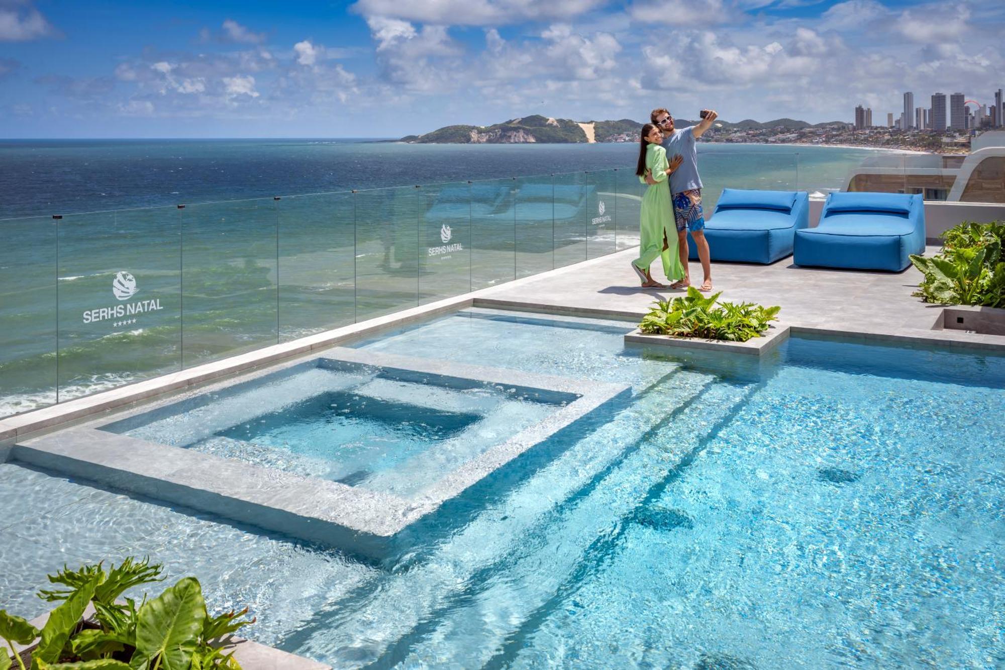 Serhs Natal Grand Hotel & Resort ภายนอก รูปภาพ The rooftop pool at the Sheraton Nha Trang Hotel & Spa Resort